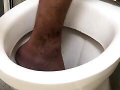 Foot in toilet and flush my foot novinhas de sp in toilet barefoot in toilet