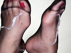 暨上性感的尼龙红色脚趾甲