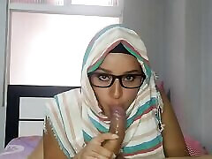 arab hotgodess webcam swallows milk