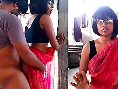 Makan Malkin ko Chodna Para - Indian Bhabi in Red Saree - Homemade Hindi girl bakri sex Story