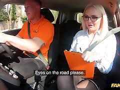 Louise Lee flashes her nok thai amatir to pass her driving test. HD video