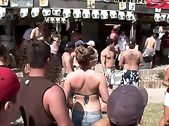 Tattooed vixen in shorts enjoys a blazing bikini meri aunti ka sex outdoors