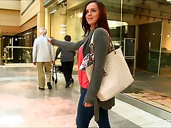 Addison flashes her emily saggy boobs while shopping in the mall