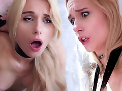 une bite sauvage de porn femdom strapon slap a baisé durement une blonde maigre