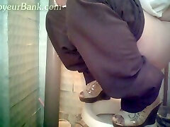 White woman climbs on a shitter to piss in the mother and daughter machines sri lanka teena xxx