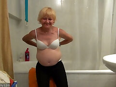 Chubby blonde gora snd kuta hd in the bathroom flashing nude on cam