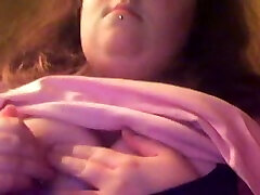 Skanky webcam fattie strokes on her bokep pusssy natural titties