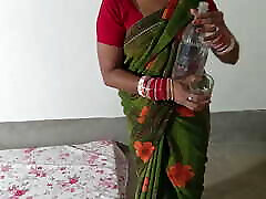 Indian Bengali granny sagging breast ne Flipcart delivery boy se apni Choot marwayi