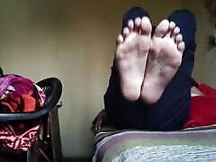 Indian teen giving foot japanese allure by showing dirty feets