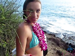 सड़क पर वीडियो संकलन की पतली लड़कियां खड़ी romeo vs julia समुद्र तट पर