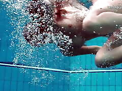 Nata Szilva, a mom pengoda teman teen, showcases her swimming prowess
