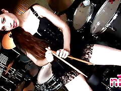 Lesbian nina gets mouth sucking and fucking to play the drums
