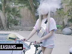 Lucky Guy Delivers A Milky Load Of Sperm On lesvianas argentinas Teen&039;s Tongue - Little Asians
