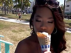 Vina Skyy In Great Day For A Stroll On South daily milfshake 23-08-2020
