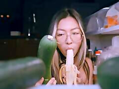 Hungry teen fucks herself with a cucumber while sucking jurti ki chudai for some extra protein
