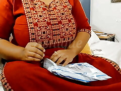 Stepmom ki birthday par comeback gift mai Mila chut chudai ka maza. #stepmomstepsonsex