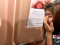 Smiling Thai Babe Gets Foreign Prick