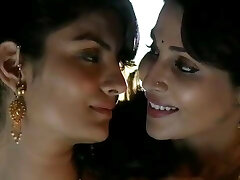 ماساژ دوست او