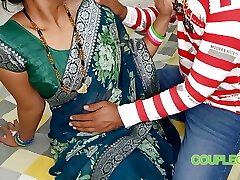 Road vali komal boli muze roj 15 se 20 land chahiye chut me