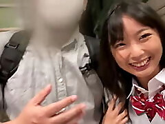 https://bit.ly/3kwTfpo ハメ撮り 貧乳美女JKとおじさんがハメ撮り生セックス。おじさんちんぽが大好きなJKは手コキやフェラでおじさんを喜ばせる。おじさんの上に跨って騎乗位連続ピストンでいきまくり。