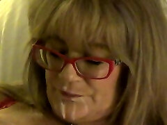 GiGi Juggs smoking enjoys her pussy being licked Muddy GigiJuggs Smoker