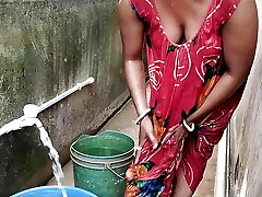 wife ko chuda jab vo bahar balkani me nha rhi rhi, hindi HD porn vid sex