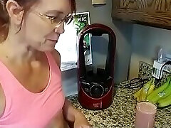 smoothies are a healthier option Aurora Willows youtuber