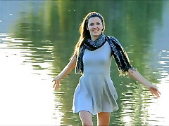 Carlie displays her cunny and butt in the park in solo clip