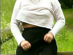 Geile Milf Schlabber Fotze angespritzt im Auto