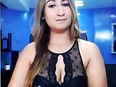 Girl with huge tits and a nice boulder-holder
