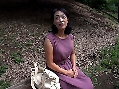 H053G04 A plain 60th birthday mature woman is a shaved snatch! An ordinary aunt makes a body with an great sensitivity shake