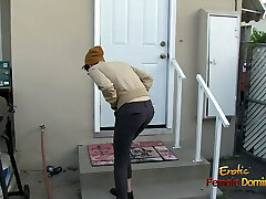 Tattooed lesbian girl gets revealed by blond housewife