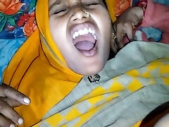 Padhos ki Bhabhi ki mast chudayi Bhabhi ne devar ka Pani nikal diya