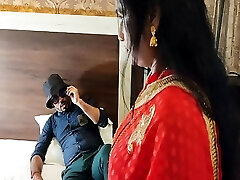 A Desi wife working in a hotel submitted to a Heavy Fellow