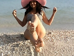 Domina Paulina Worship Her Messy Feet