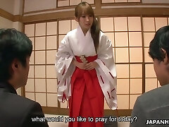 Nicely stuck Japanese geisha Yui Misaki works on 2 delicious jizz-shotguns at once