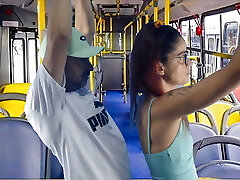 студентка раздвинула бедра и была трахнута незнакомцем в транспорте