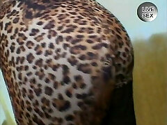 Blondes Teenage zieht sich fuer ihr studium aus