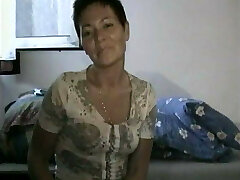 Kurzhaarige kommt das erste mal durch einen fuck stick