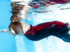 Russian girl Ivi found her all-natural talent in the pool