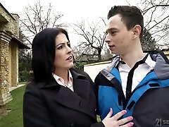 Young dude fucks sex-appeal mature bitch Montse Swinger