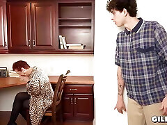 бабуля, занимающаяся сексом по телефону! руби линн занимается жестким сексом со шпилькой