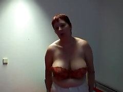 belle mature solo saggy breasts