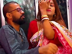 A beautiful Desi wife gives out a nice romantic intercourse to her husband without any lubricant
