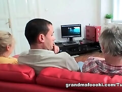 Warm amateur group sex