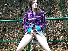 Pantyless Cutie Luvs Reality Piss