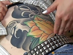 Teeny poked by tattooed mom