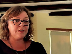 Dominatrix Domina April - cum on my latex leggings, slave