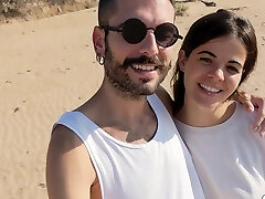 un vrai couple amoureux baise intensément dans un bâtiment abandonné et à l'extérieur-lustre un vrai couple amoureux baise intensément dans un bâtiment abandonné et à l'extérieur-lustre