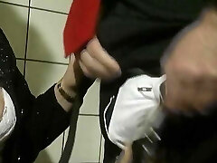 An old German chick gets her mouth coated in the bathroom